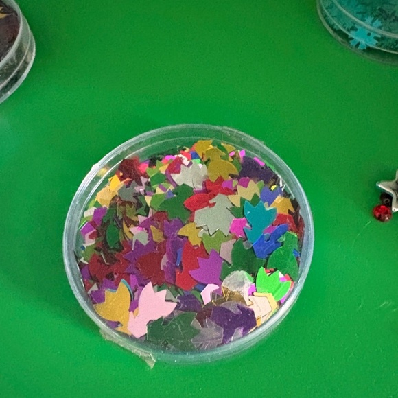 Multicolored Shaped Glitter - 7 0.5 oz containers plus 0.2 oz - Picture 5 of 10